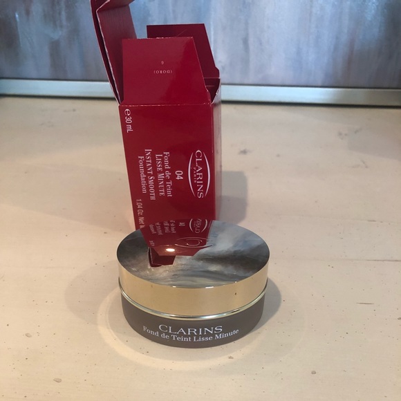 Clarins Fond de Teint Instant Smooth Foundation - Picture 3 of 6